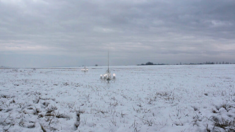 02-07-1-Luster-u-snijegu-kadar-1